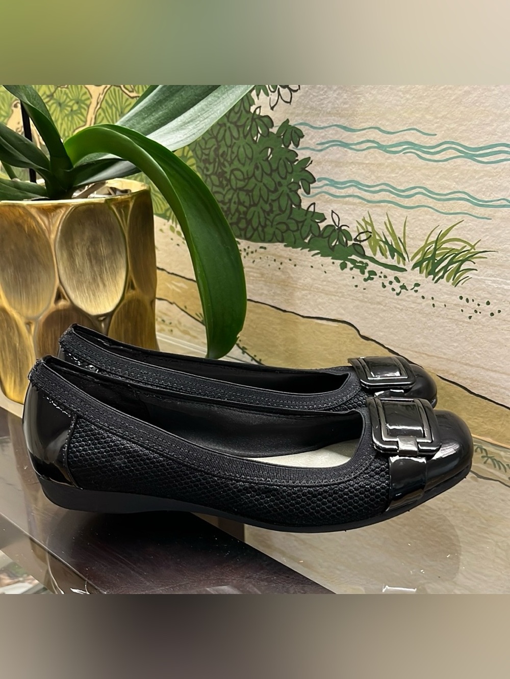 ANNE KLEIN Black Flats with Metal Buckle in EUC